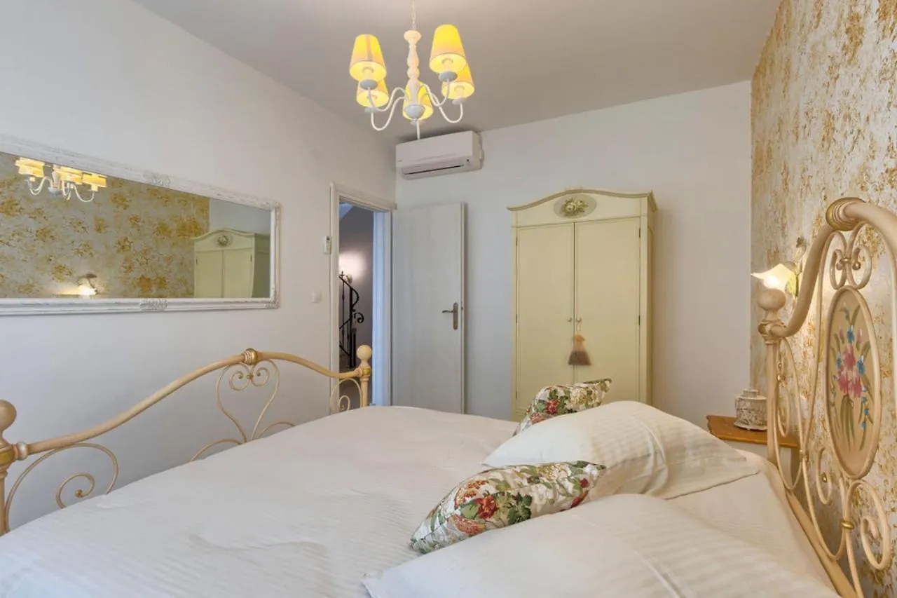 בוזט Villa Lapis - Happy Rentals