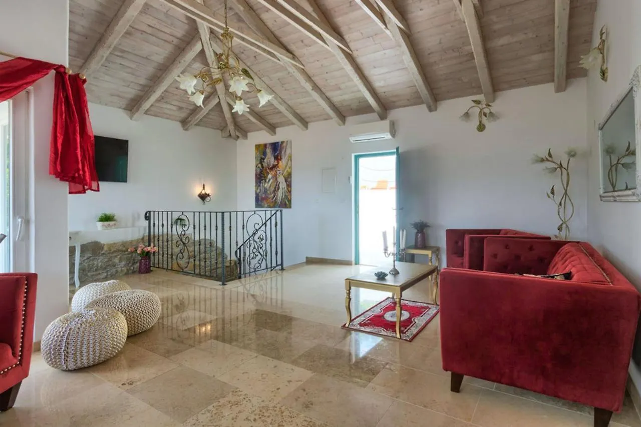 בוזט Villa Lapis - Happy Rentals
